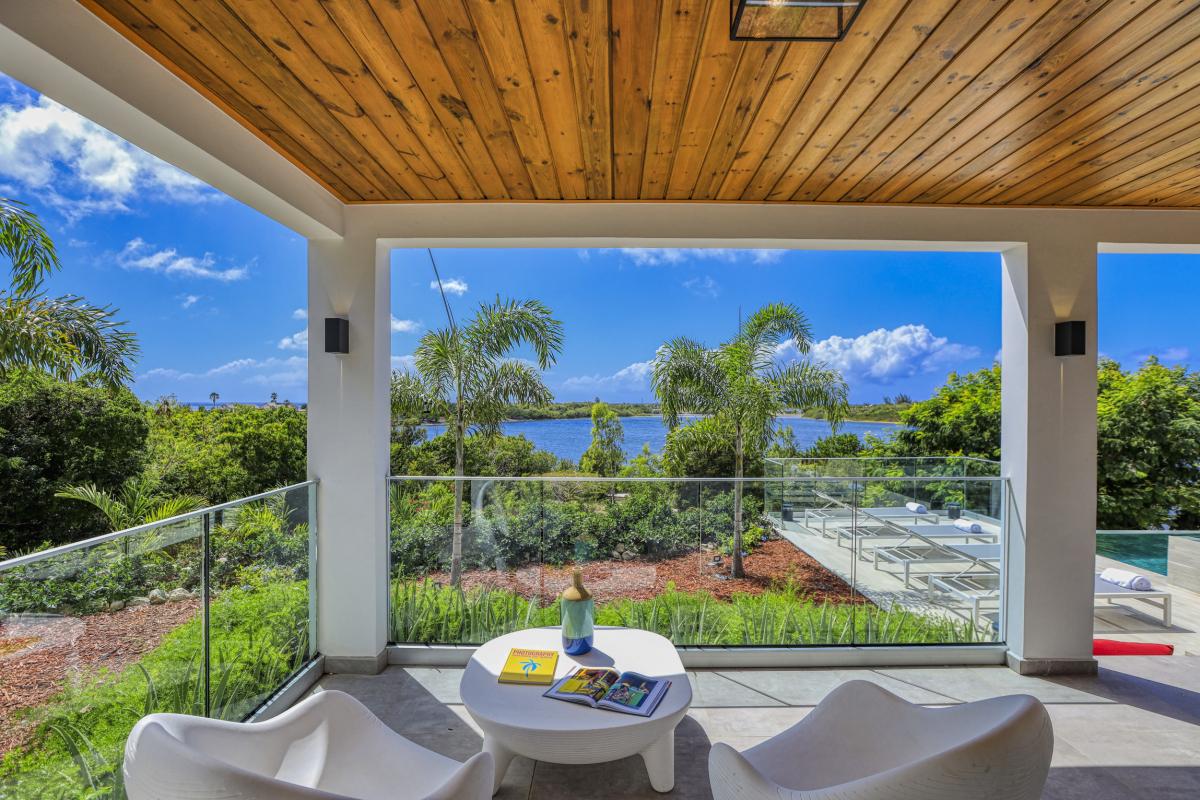 16 Location villa Terres Basses Saint Martin_salon terrasse